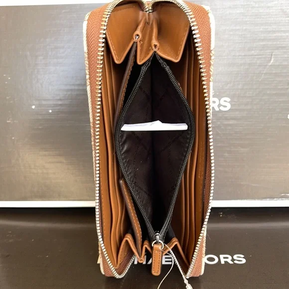 Michael Kors Men’s Women’s Cooper Tech Zip Around Continental Wallet
Light Cream - Picture 10 of 16